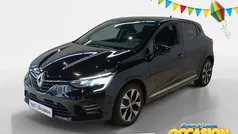 Zwart Gebruikt 2023 Renault Clio V Evolution Hatchback | € 15.935 (Eerlijke prijs)