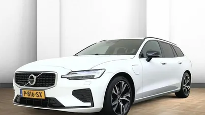 Wit Occasion 2022 Volvo V60 R-Design Stationwagen | € 28.950 (Eerlijke prijs)