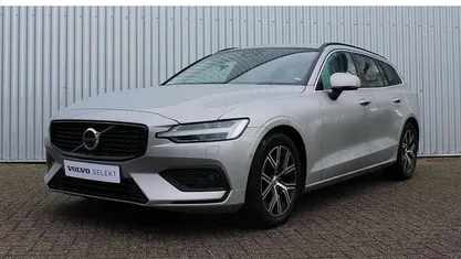 Grijs Gebruikt 2024 Volvo V60 Core Stationwagen | € 38.950 (Eerlijke prijs)