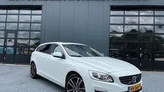 Wit Gebruikt 2017 Volvo V60 Stationwagen | € 16.900 (Eerlijke prijs)
