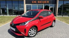 Rood Gebruikt 2017 Toyota Aygo X-play Hatchback | € 10.950 (Eerlijke prijs)