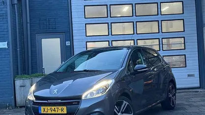 Occasion 2018 Peugeot 208 GT-line Hatchback | € 10.495 (Eerlijke prijs)