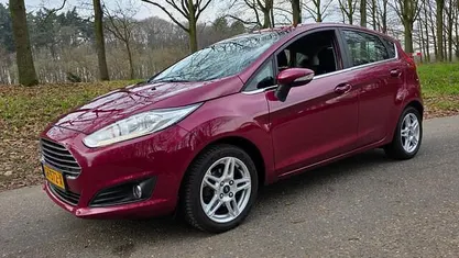 Rood Gebruikt 2015 Ford Fiesta Titanium Hatchback | € 6.950 (Eerlijke prijs)