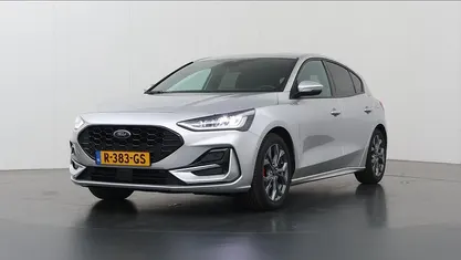 Grijs Gebruikt 2022 Ford Focus ST-Line Hatchback | € 19.830 (Eerlijke prijs)
