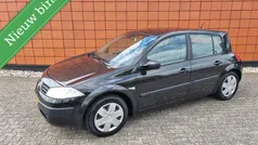 Zwart Gebruikt 2003 Renault Mégane II Authentique Hatchback | € 1.499 (Eerlijke prijs)