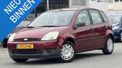 Rood Gebruikt 2002 Ford Fiesta Ambiente Hatchback | € 999 (Eerlijke prijs)