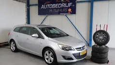 Grijs, metallic lak Gebruikt 2013 Opel Astra Edition Stationwagen | € 4.250 (Eerlijke prijs)