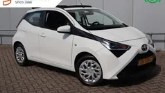 Wit Gebruikt 2019 Toyota Aygo X-play Hatchback | € 10.995 (Eerlijke prijs)