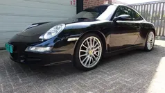 Zwart, metallic lak Gebruikt 2006 Porsche 911 Carrera 4S Coupé | € 46.950 (Goede deal)