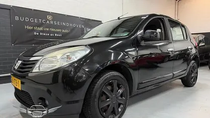 Zwart Gebruikt 2009 Dacia Sandero Lauréate Hatchback | € 2.195 (Eerlijke prijs)