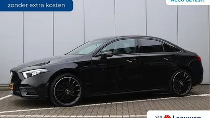 Zwart Occasion 2023 Mercedes A250 AMG line Sedan | € 28.495 (Super prijs)