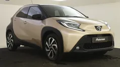 Bruin Gebruikt 2023 Toyota Aygo Pulse Hatchback | € 18.899 (Eerlijke prijs)