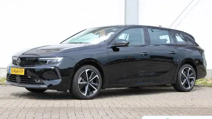 Zwart Gebruikt 2023 Opel Astra Stationwagen | € 28.395 (Eerlijke prijs)