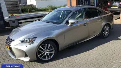 Grijs Gebruikt 2018 Lexus IS300h Sedan | € 35.800