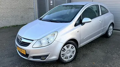 Grijs Gebruikt 2007 Opel Corsa Essentia Hatchback | € 1.500 (Eerlijke prijs)