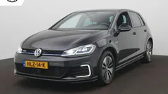 Zwart Gebruikt 2020 VW Golf VIII Hatchback | € 21.900 (Eerlijke prijs)