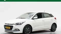 Wit Gebruikt 2017 Hyundai i20 Comfort Hatchback | € 13.345 (Eerlijke prijs)