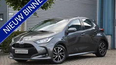 Grijs Gebruikt 2021 Toyota Yaris Hybrid Hatchback | € 16.950 (Eerlijke prijs)