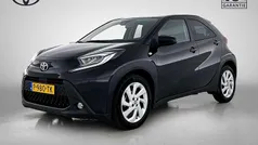 Zwart metallic Gebruikt 2022 Toyota Aygo Hatchback | € 17.750 (Eerlijke prijs)