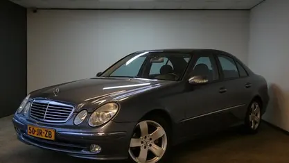 Blauw Occasion 2002 Mercedes E240 Avantgarde Sedan | € 4.950 (Eerlijke prijs)