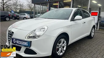 Occasion Alfa Romeo Giulietta Impression 105 PK (77 kW) 2015 Wit Hatchback
