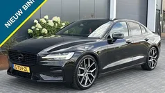 Zwart Gebruikt 2020 Volvo S60 R-Design Sedan | € 25.995 (Eerlijke prijs)