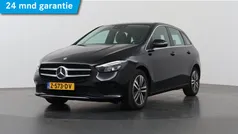 Zwart Gebruikt 2022 Mercedes B250e Luxury MPV | € 30.850 (Goede deal)