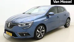 Blauw Gebruikt 2017 Renault Mégane IV Signature Hatchback | € 14.700 (Eerlijke prijs)