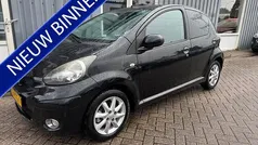 Zwart Gebruikt 2011 Toyota Aygo Hatchback | € 2.999 (Eerlijke prijs)