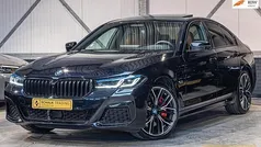 Zwart Gebruikt 2023 BMW 545e M Sport Sedan | € 58.950 (Eerlijke prijs)