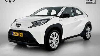 Wit Occasion 2025 Toyota Aygo X Play SUV | € 18.245 (Eerlijke prijs)