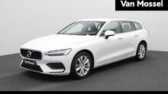 Wit Gebruikt 2020 Volvo V60 Momentum Stationwagen | € 28.900 (Eerlijke prijs)