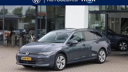 Grijs Occasion 2024 VW Golf VIII Business Stationwagen | € 34.950 (Eerlijke prijs)