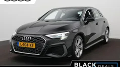 Zwart, metallic lak Gebruikt 2021 Audi A3 Sportback Basis Hatchback | € 24.950 (Eerlijke prijs)