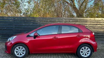 Occasion Kia Rio 84 PK (61 kW) 2015 Rood Hatchback