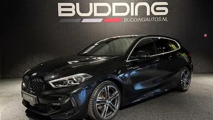 Zwart Occasion 2020 BMW 118 M Sport Hatchback | € 21.950 (Eerlijke prijs)