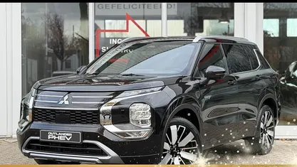 Gebruikt 2025 Mitsubishi Outlander P-HEV Instyle SUV | € 56.395 (Eerlijke prijs)