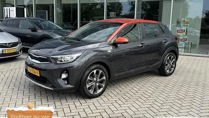 Grijs Gebruikt 2018 Kia Stonic SUV | € 14.945 (Eerlijke prijs)