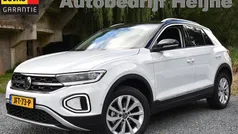 Wit Gebruikt 2024 VW T-Roc Style SUV | € 34.445 (Eerlijke prijs)