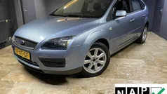 Blauw Gebruikt 2007 Ford Focus Trend Hatchback | € 1.950 (Eerlijke prijs)