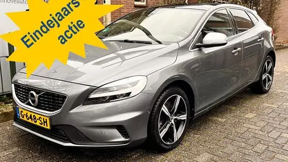 Grijs Gebruikt 2019 Volvo V40 Hatchback | € 17.345 (Eerlijke prijs)