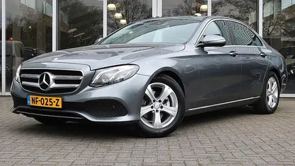 Grijs Occasion 2016 Mercedes E200 Avantgarde Sedan | € 23.950 (Eerlijke prijs)