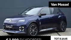 Bleu norctune & noir Gebruikt 2024 Renault R5 Iconic Hatchback | € 31.940 (Eerlijke prijs)