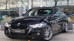 Zwart (metallic) Gebruikt 2018 BMW 320 M Sport Sedan | € 20.700 (Goede deal)