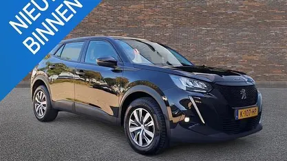 Zwart Gebruikt 2021 Peugeot 2008 Active SUV | € 14.950 (Eerlijke prijs)