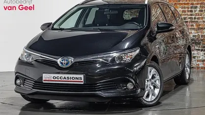Zwart Occasion 2015 Toyota Auris Hybrid Hatchback | € 12.395 (Eerlijke prijs)