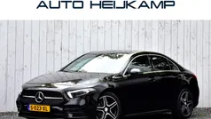 Zwart, metallic lak Gebruikt 2022 Mercedes A200 AMG line Hatchback | € 29.950 (Eerlijke prijs)