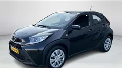 Zwart Gebruikt 2024 Toyota Aygo Play Hatchback | € 18.390 (Eerlijke prijs)
