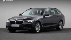 Zwart Gebruikt 2022 BMW 520 Executive Stationwagen | € 36.880 (Goede deal)