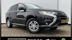 Zwart Gebruikt 2015 Mitsubishi Outlander Edition SUV | € 11.900 (Eerlijke prijs)